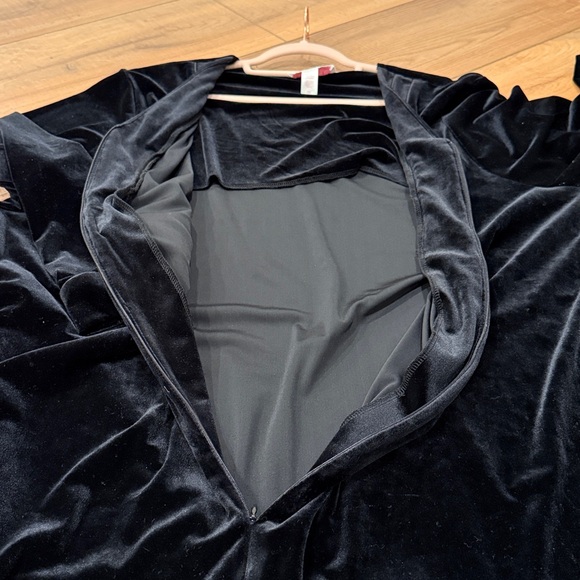 Vintage Oscar de la Renta Black Velvet Robe | 2X Luxury Loungewear - Picture 8 of 8
